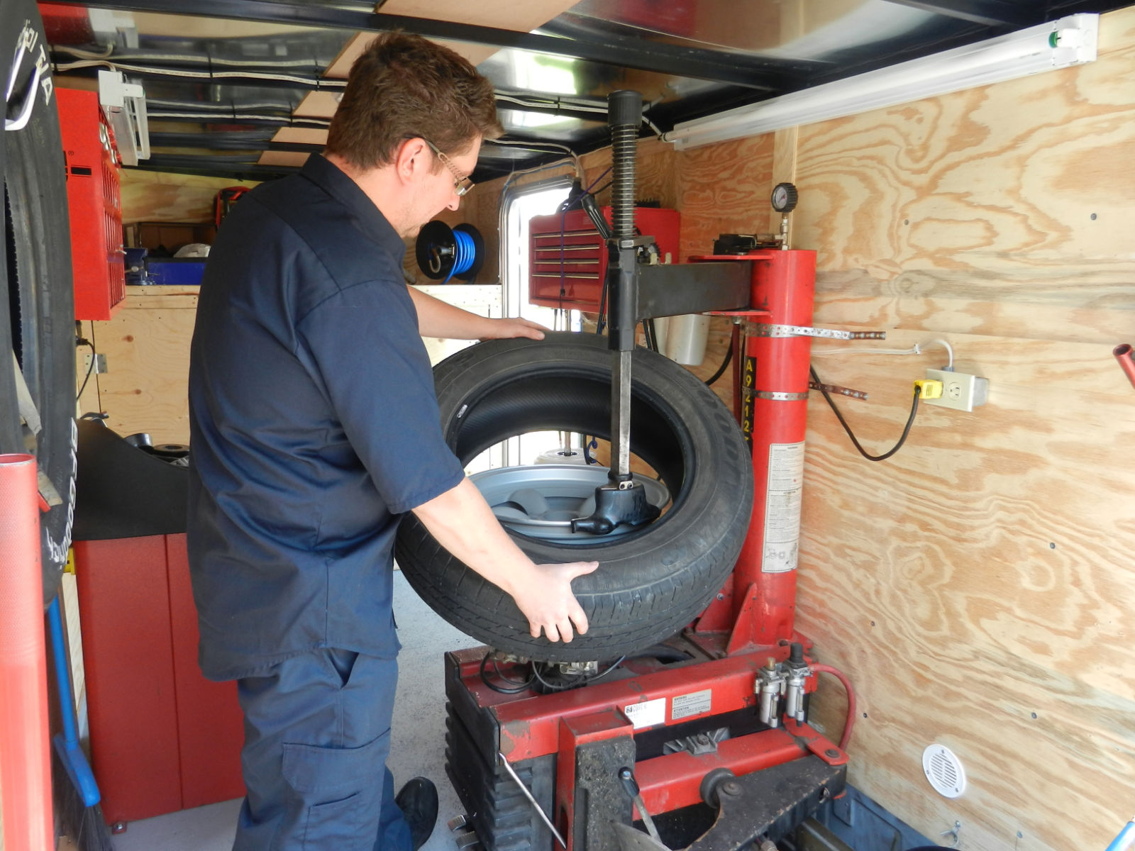 Pneu Mobile 911  Changement de pneu en entreprise ou à domicile